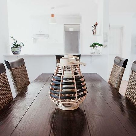 One On Gray Apartment Книсна Екстериор снимка