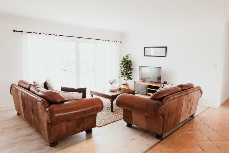 One On Gray Apartment Книсна Екстериор снимка