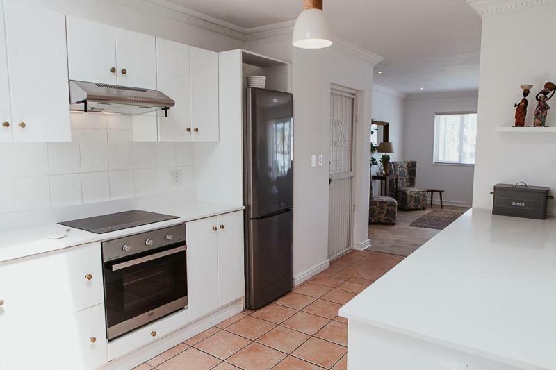 One On Gray Apartment Книсна Екстериор снимка