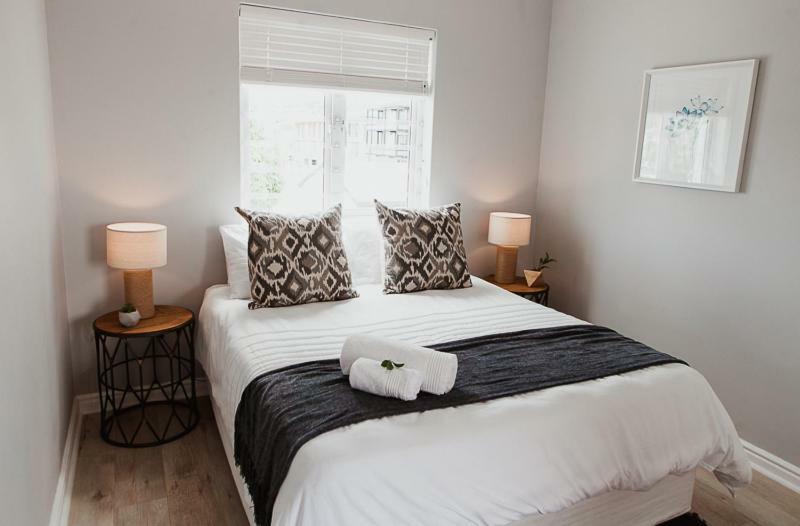 One On Gray Apartment Книсна Екстериор снимка