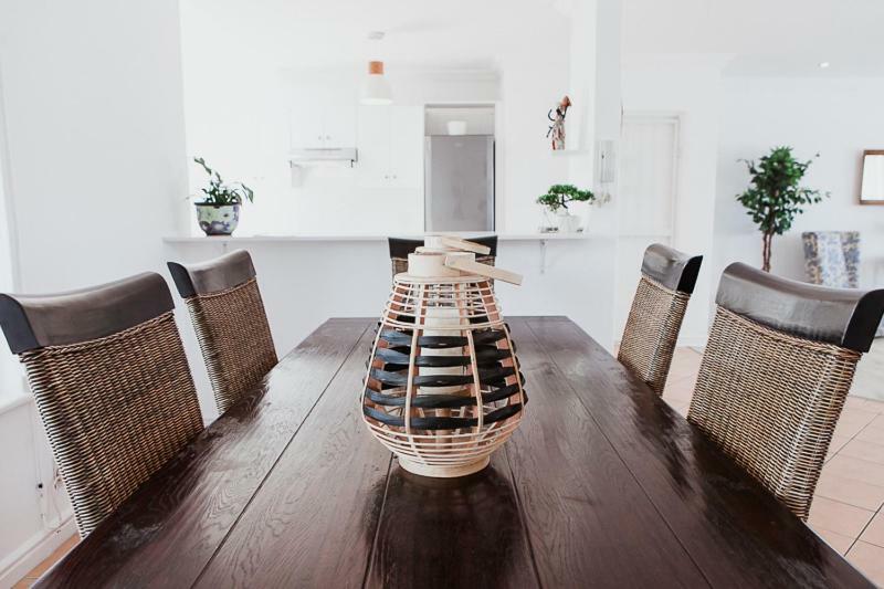 One On Gray Apartment Книсна Екстериор снимка